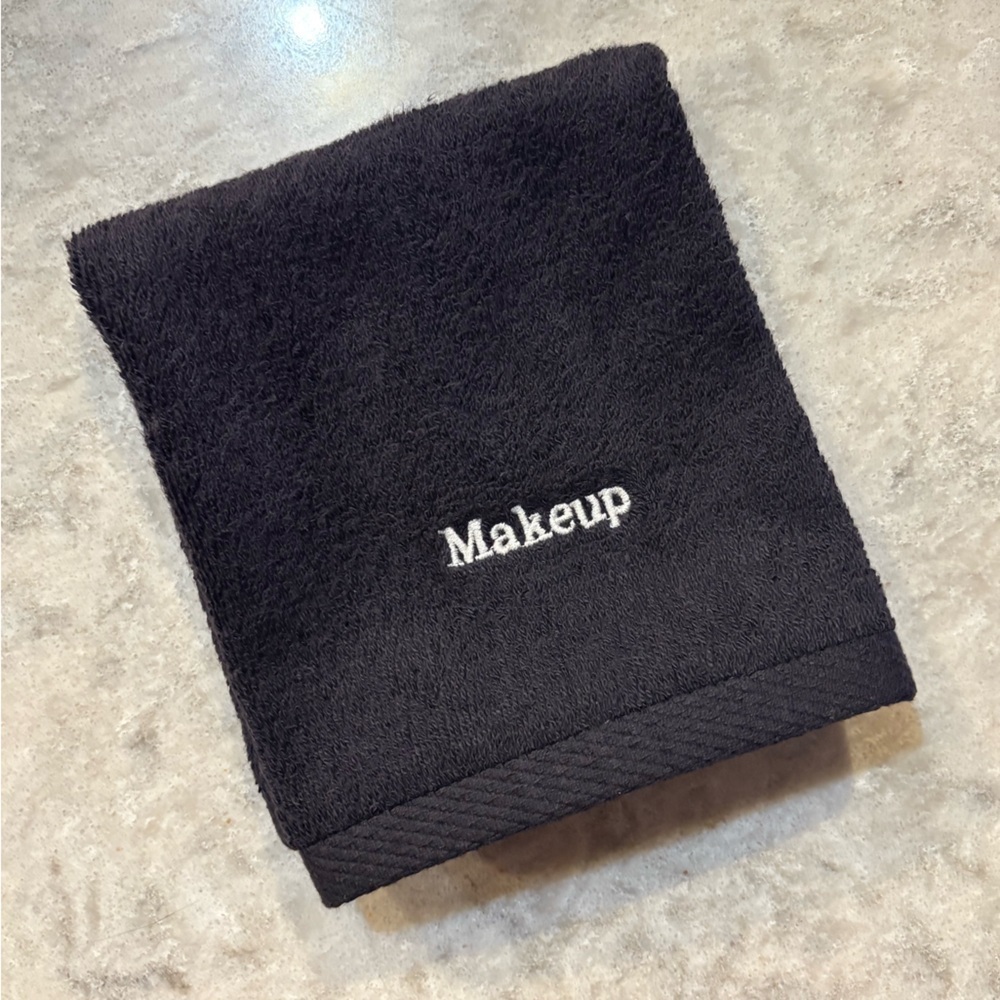 Package of 12 Embroidered Makeup Washcloths 13x13 NEW - Picture 2 of 4